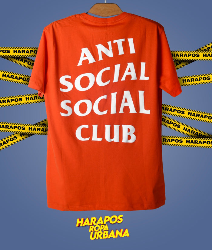 Polera antisocial naranja letras blancas