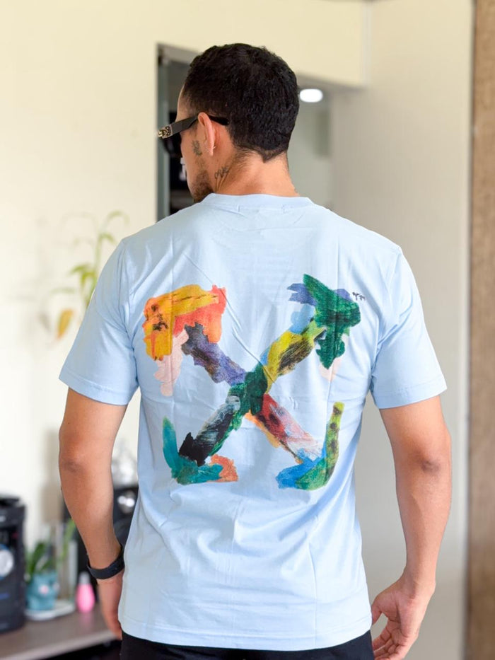 Polera off white celeste estilo pintura colores