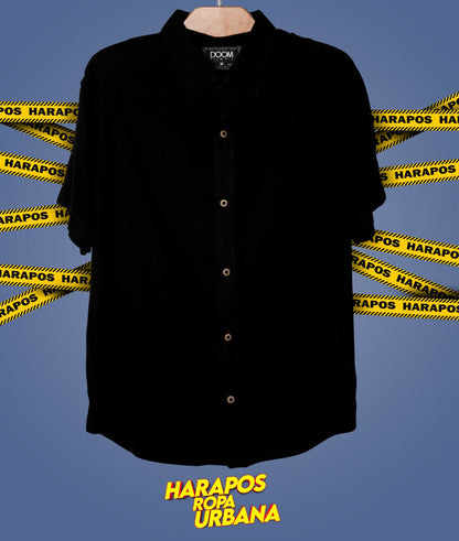 Camisa doom negra basica con cuello