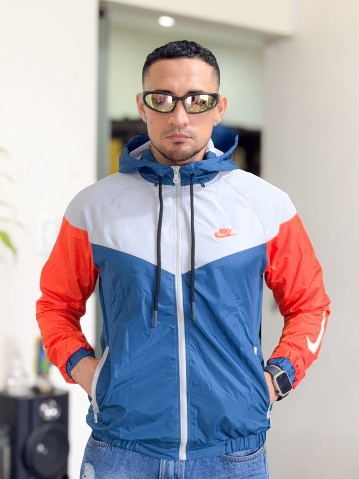 Chaqueta rompevientos nike plomo, azul y naranja
