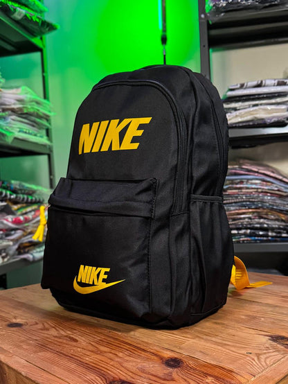 Mochila nike negro con amarillo