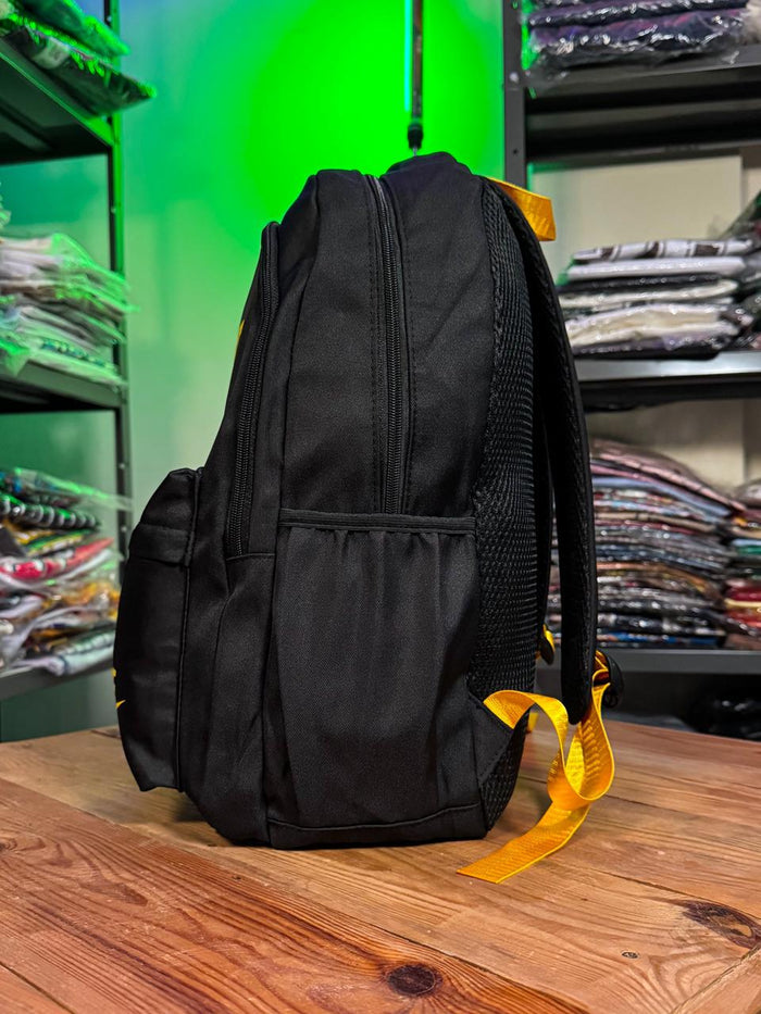 Mochila nike negro con amarillo