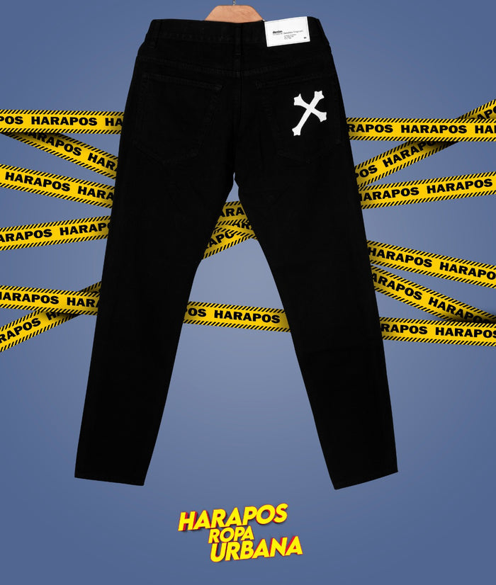 Pantalon Bershka demin jean negro con cruces