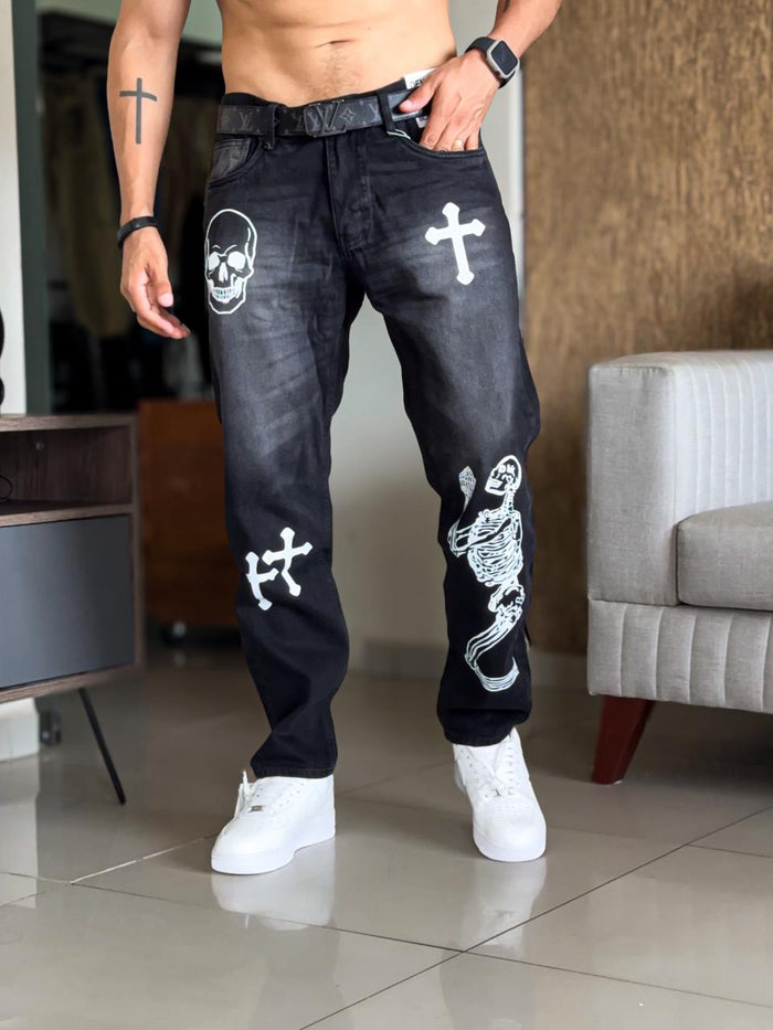 Pantalon Bershka demin jean negro con esqueletos