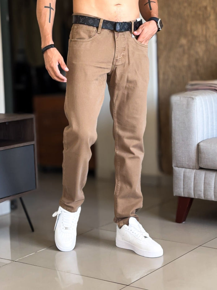 Pantalon jean essentials demin cafe oscuro clasico