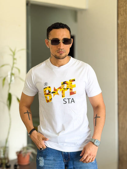 Polera bape blanca letras amarillas