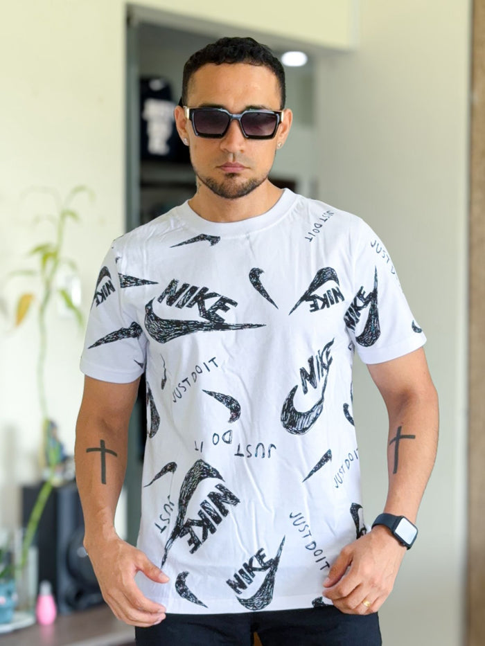 Polera Nike Estilo Grabato Blanca