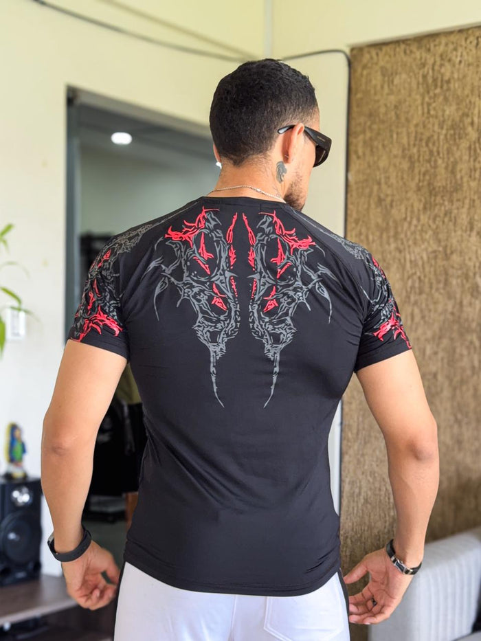 Polera Gym Breathe Divinity de compresion negro con rojo