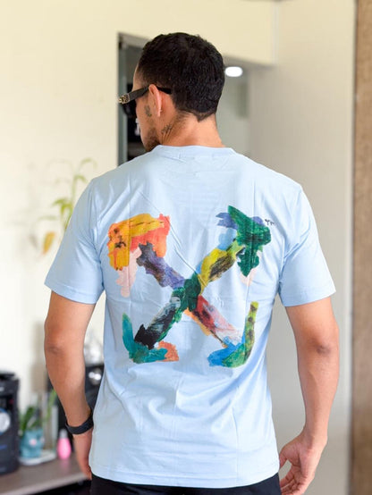 Polera off white celeste estilo pintura colores