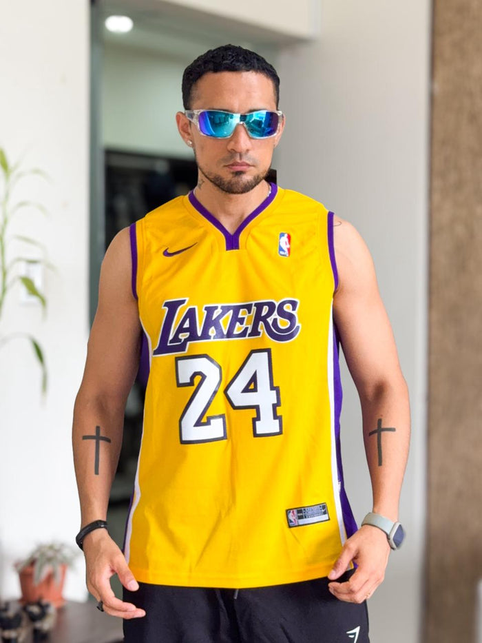 Solera Lakers Hollywood Nights 24 Brayant amarilla PREMIUM Onplay